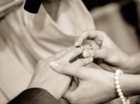 On which hand and finger should the wedding ring be put, what do traditions say about this?