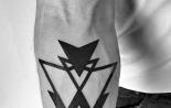 Τατουάζ στο στυλ της γεωμετρίας Γεωμετρικό σχέδιο σε σκίτσα τατουάζ